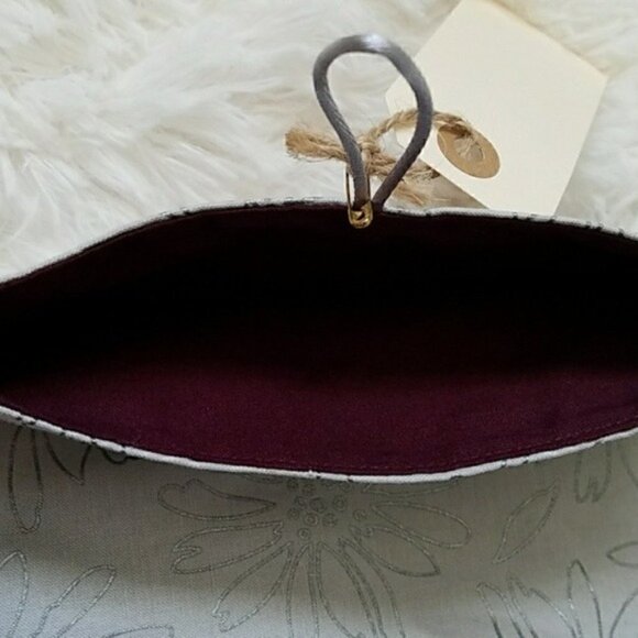 NWT Handmade Bird Mountain | Gray Silver Floral Print Clutch Wristlet - Picture 3 of 3